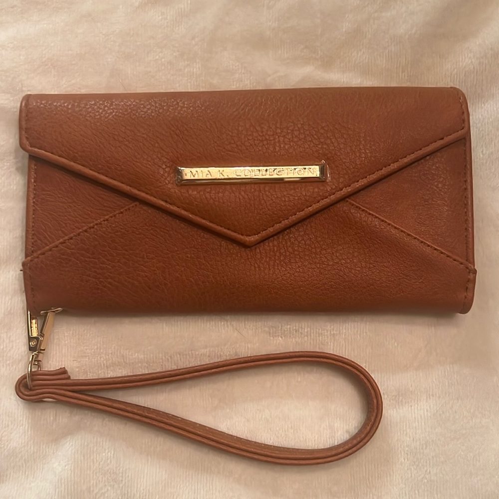 NWOT Mia K wristlet